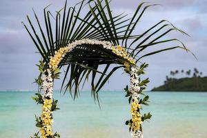 boda en la playa de arena del paraíso tropical foto