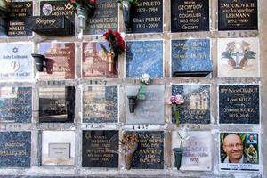 París, Francia - 2 de mayo de 2016 laurent fignon, campeón francés de ciclismo, tumba en el cementerio de pere-lachaise, fundador de la homeopatía foto