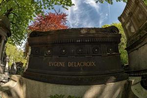 París, Francia - 2 de mayo de 2016 tumba de eugene delacroix en el cementerio de pere-lachaise fundador de la homeopatía foto