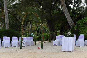 boda en la playa de arena del paraíso tropical foto