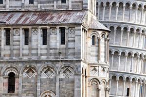 Pisa torre inclinada vista detallada de cerca foto