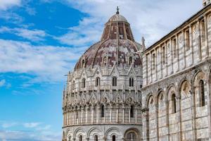 cúpula de pisa y torre inclinada vista detallada de primer plano foto