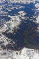 vista aérea de los alpes desde un avión foto