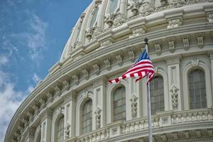 detalle del capitolio de washington dc en el cielo nublado foto