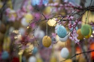 árbol de huevos de pascua foto