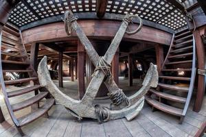 detalle de ojo de buey de madera de barco pirata foto