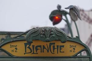 parís metro blanche pigalle metropolitain signo foto