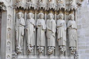 notre dame facade statue detail photo