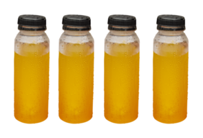 jus d'orange frais dans une bouteille en plastique. concept de boisson pour une bonne santé png