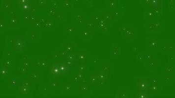 leuchtender, funkelnder Stern, der sich am Himmel auf grünem Hintergrund bewegt, Sterne, die sich im Weltraum bewegen, Animation von blinkenden Sternen, die sich auf schwarzem Hintergrund bewegen, glitzernde Partikel, die im Hintergrund im Weltraum glühen video