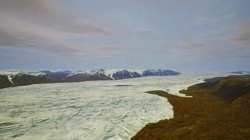 Impresionante vista del glaciar más grande de los Alpes. foto