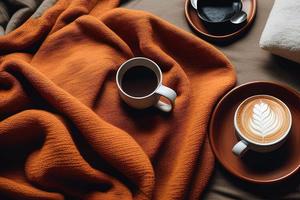 un libro sentado encima de una cama junto a una taza de café foto