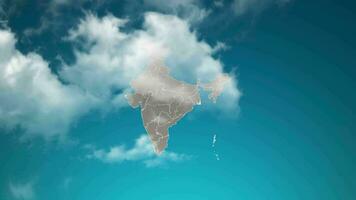 El mapa del país de India con zoom en nubes realistas vuela a través. zoom de la cámara en el efecto del cielo en el mapa de la india. fondo adecuado para introducciones corporativas, turismo, presentaciones. video