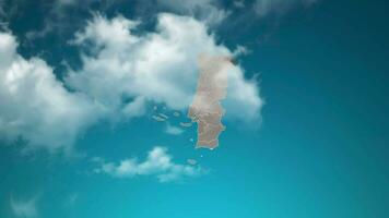 mapa do país de portugal com zoom em nuvens realistas voam. zoom da câmera no efeito do céu no mapa de portugal. fundo adequado para introduções corporativas, turismo, apresentações. video