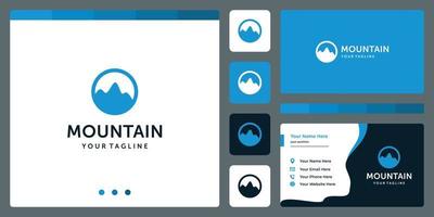 Inspiración en forma de logotipo de montaña con círculo. diseño de plantilla de tarjeta de visita. vector