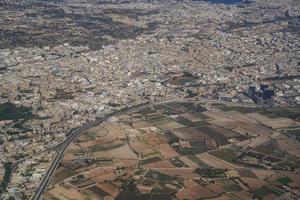 paisaje aéreo de malta desde un avión foto