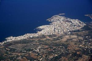 paisaje aéreo de malta desde un avión foto