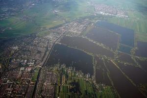 amsterdam campos cultivados panorama aéreo paisaje mientras aterriza foto