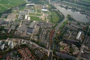 amsterdam campos cultivados panorama aéreo paisaje mientras aterriza foto