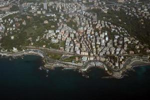 génova italia panorama aéreo landcape desde avión foto