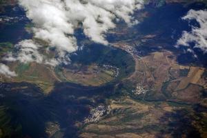 cráter cerca de leon guanajuato panorama aéreo paisaje desde avión foto