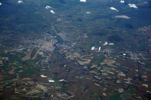 campos cultivados cerca de león guanajuato panorama aéreo paisaje desde avión foto