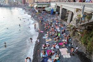 camogli, italia - 6 de agosto de 2017 - stella maris velas tradicionales en la celebración del mar foto