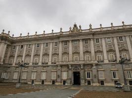 palacio real madrid al atardecer foto