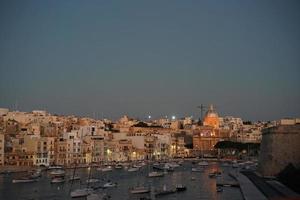 malta las tres ciudades al atardecer - vittoriosa, senglea y cospicua foto