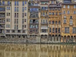 puente ponte vecchio río arno florencia al atardecer ver foto