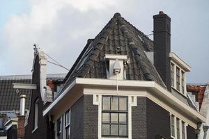 casas antiguas históricas en el centro de amsterdam. Países Bajos foto