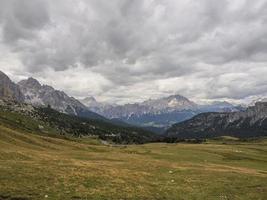 montaña croda sobre cortina di ampezzo en dolomitas foto