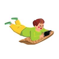 niño juega al teléfono inteligente y se acuesta en el vector de almohada