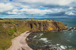 ruinas del castillo de dunnotar, stonehaven, escocia foto