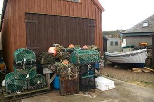 jaulas en una pesca en stonehaven, escocia foto