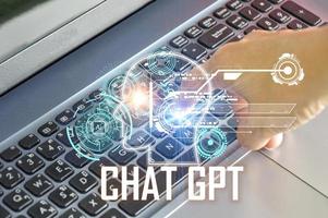 conceptualmente, chatgpt es un ai chatbot o inteligencia artificial que puede comunicarse a través de mensajes con humanos de forma natural. foto