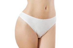 plantilla en blanco blanco mujer bragas vista frontal maqueta. mujer vientre plano y buena nutrición. bikini anderwear con linea rapada y piel perfecta. imagen recortada cuidado del cuerpo y salud. spa, espacio de copia foto