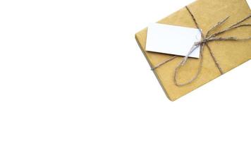 caja de regalo de banner con lazo de cuerda y etiqueta de postal para diseño de maquetas de banner foto