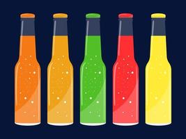 botellas de refresco de vidrio aisladas sobre fondo gris. botella de limonada. botellas de vidrio con jugo de frutas. conjunto de bebidas carbonatadas. vector