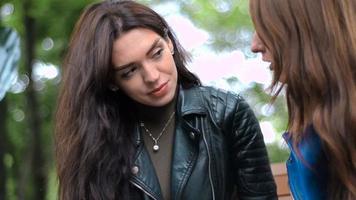 young brunette tells the story of her girlfriend in the Park close up video