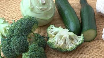 broccoli, cavolfiori, verdure. salutare cibo. video