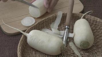 rábano blanco japonés. comida sana. video