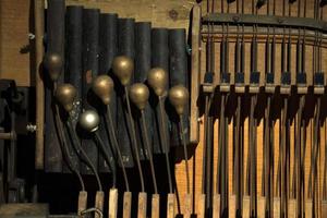 Handle cranking spinet organ photo