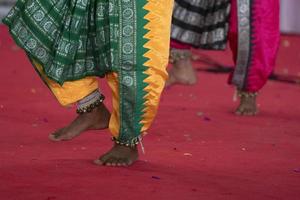 detalle de pie de danza tradicional india foto