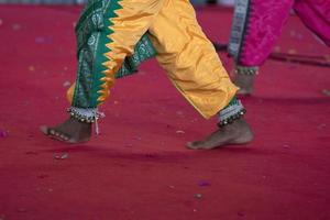 detalle de pie de danza tradicional india foto