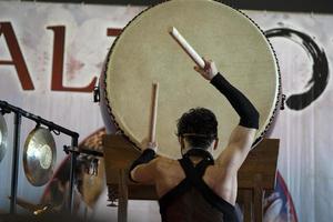 baterista japonés en acción foto