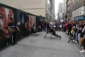 Nueva York, EE.UU. - 7 de mayo de 2019 - bailarina de break en la Quinta Avenida foto