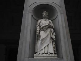 uffizi florence outdoor statue famous giovanni boccaccio photo