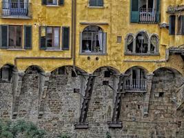 puente ponte vecchio río arno florencia tiendas antiguas foto