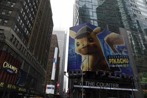 nueva york, estados unidos - 7 de mayo de 2019 - estreno de detective pikachu en times square foto